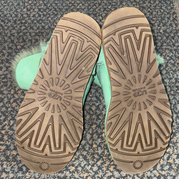 UGG women’s Bailey button boot in aqua shearling Size 7 brand new condition - Picture 6 of 8